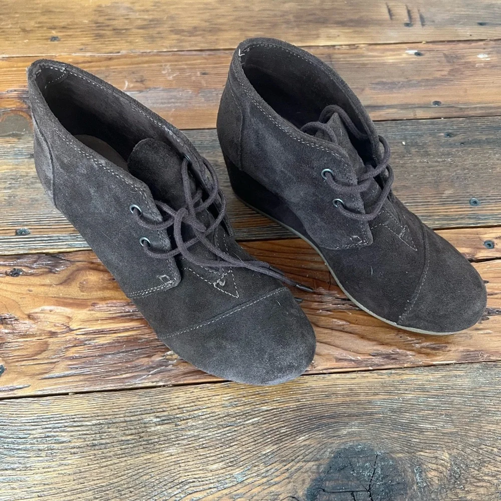 TOMS Suede Wedges - Picture 2 of 6